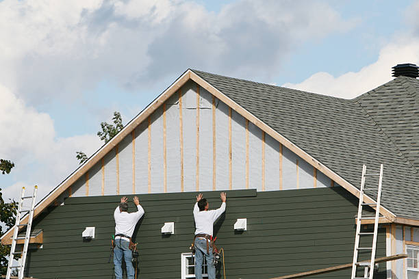 Professional Vinyl Siding technician working in Rice, TX